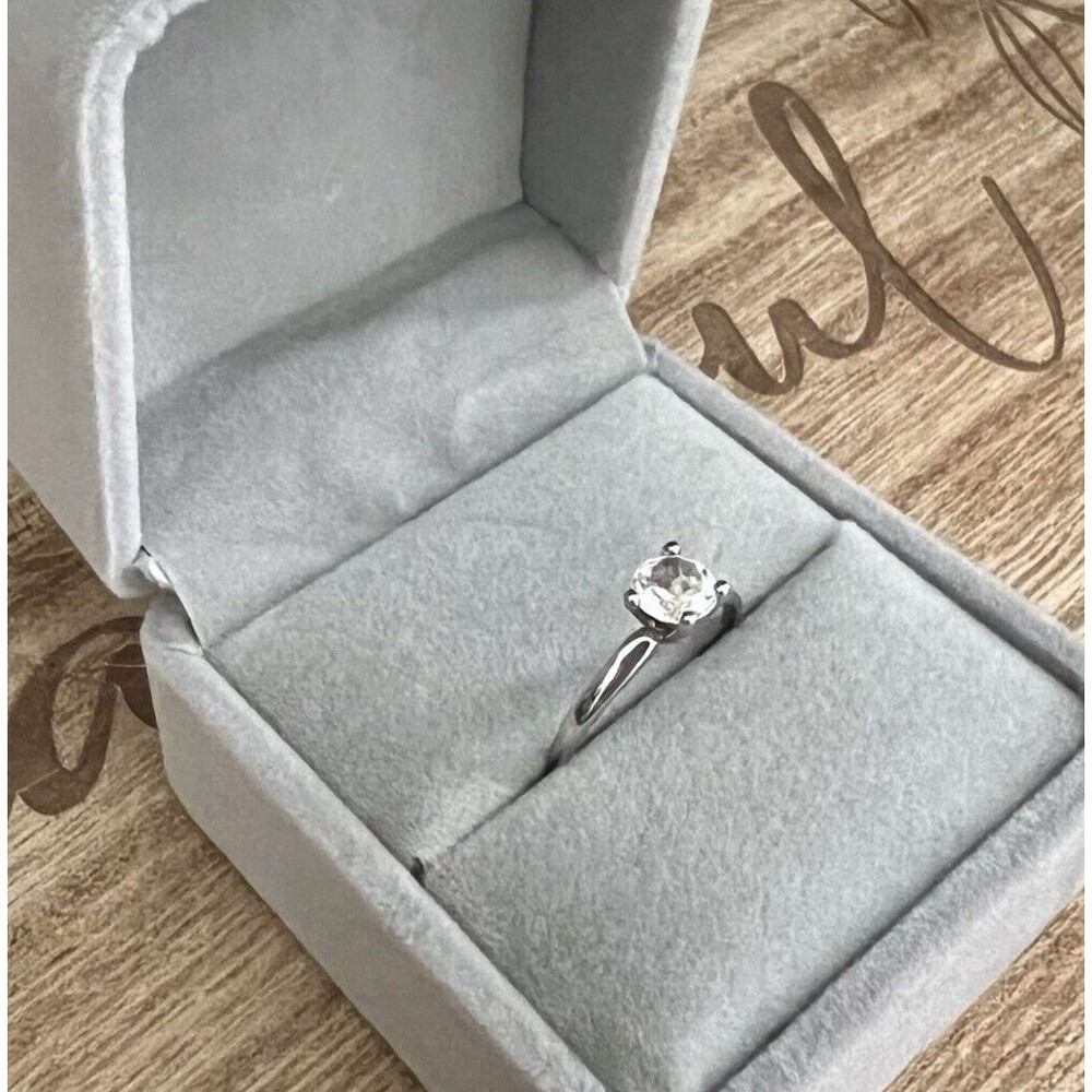 S925 Sterling Silver Round Cut White Topaz Solitaire Ring Size 8 1.4grams